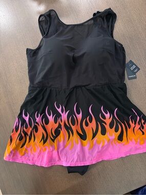 torrid Black Mid-Coverage Swim Top Pink prank flames Sz 2 D/DD NWT